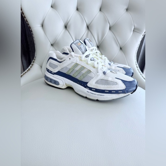 Adidas Ladies Supernova Cushion Running Shoes White/Navy Size 9 Model: 148953 - Picture 3 of 7